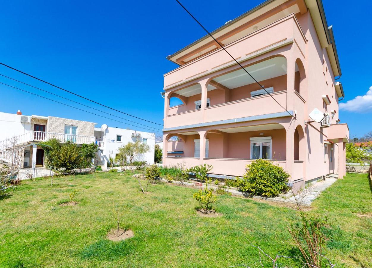 Apartments And Room Ljubica Lopar Exterior photo