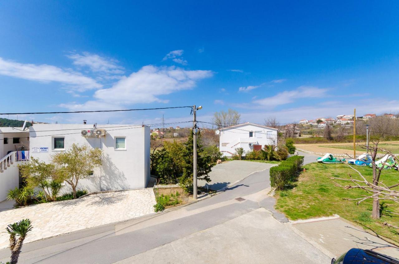 Apartments And Room Ljubica Lopar Exterior photo