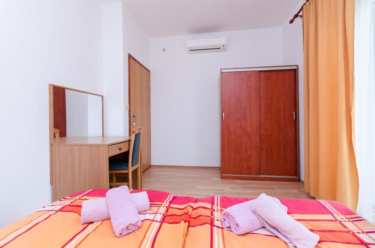 Apartments And Room Ljubica Lopar Exterior photo