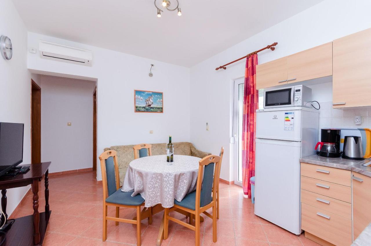 Apartments And Room Ljubica Lopar Exterior photo