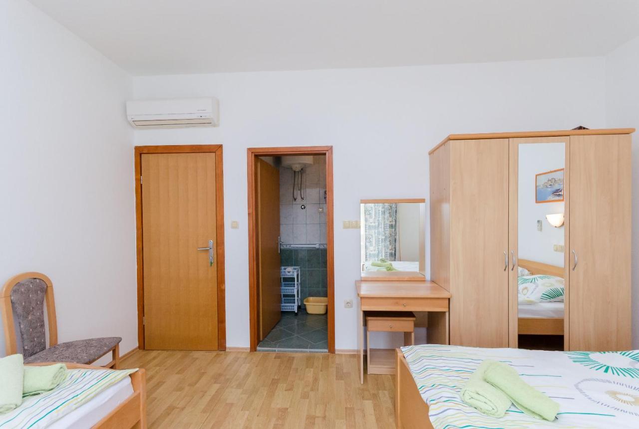 Apartments And Room Ljubica Lopar Exterior photo