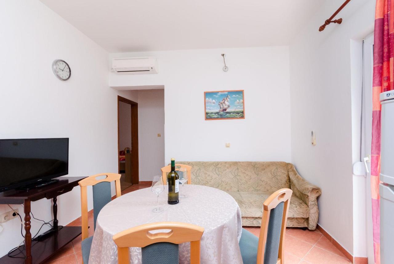 Apartments And Room Ljubica Lopar Exterior photo