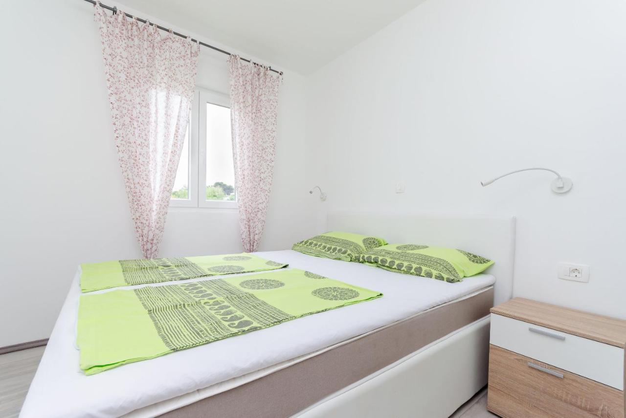 Apartments And Room Ljubica Lopar Exterior photo