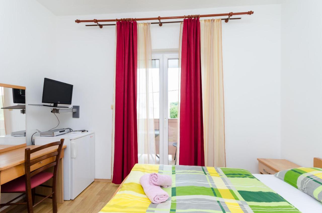 Apartments And Room Ljubica Lopar Exterior photo