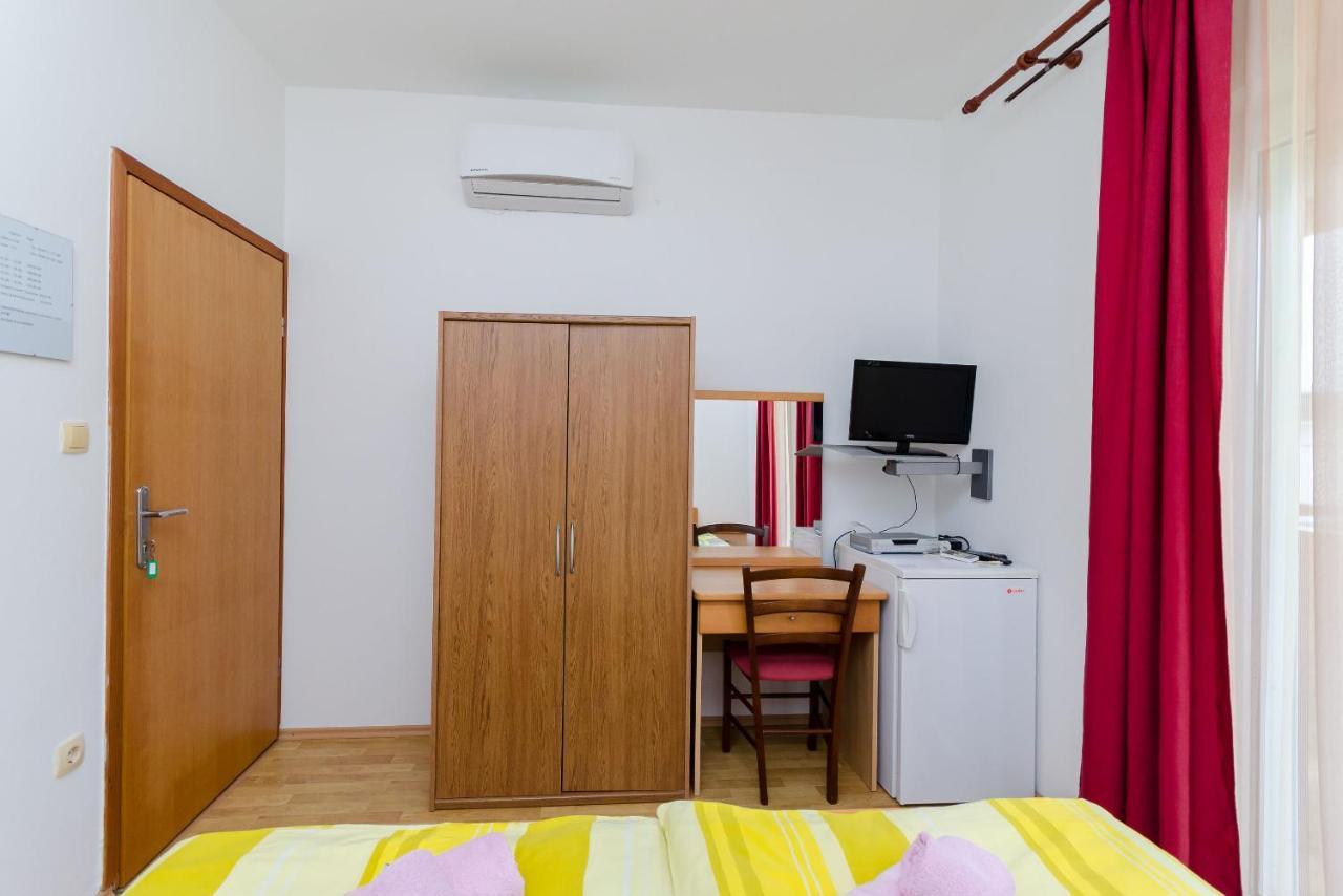 Apartments And Room Ljubica Lopar Exterior photo
