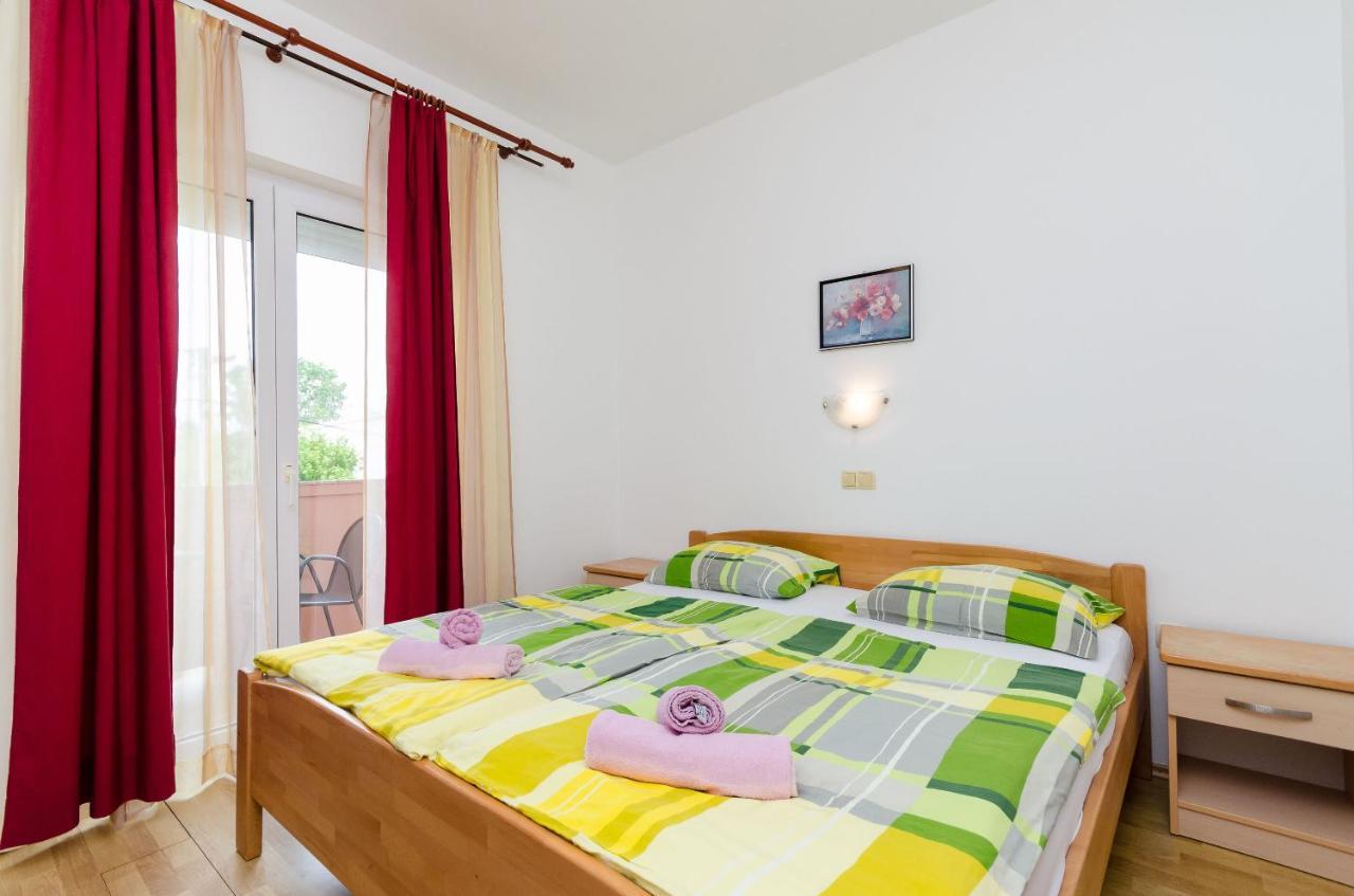 Apartments And Room Ljubica Lopar Exterior photo